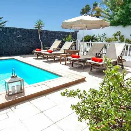 In Sleeps 8 Includes Swimming Pool Air Con And Wifi Villa *