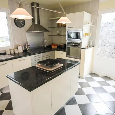 In Sleeps 8 Includes Swimming Pool Air Con And Wifi Villa *