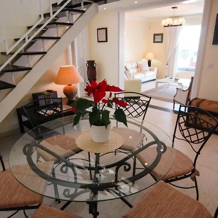In Sleeps 8 Includes Swimming Pool Air Con And Wifi Villa