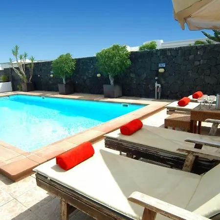 Villa In Sleeps 8 Includes Swimming Pool Air Con And Wifi