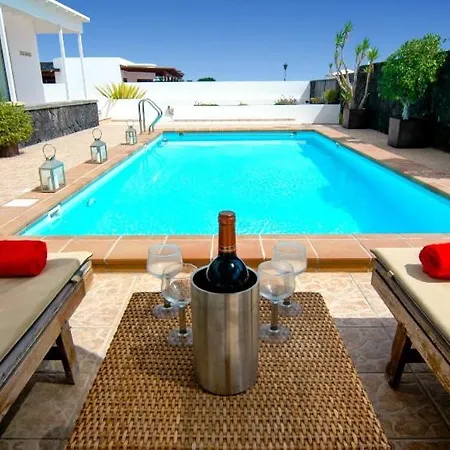 In Sleeps 8 Includes Swimming Pool Air Con And Wifi Villa Puerto Calero