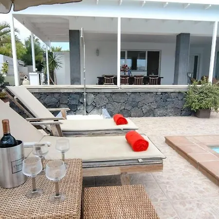 In Sleeps 8 Includes Swimming Pool Air Con And Wifi Villa
