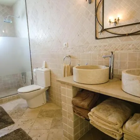 Villa In Sleeps 8 Includes Swimming Pool Air Con And Wifi