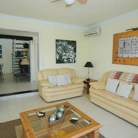 In Sleeps 8 Includes Swimming Pool Air Con And Wifi Villa *