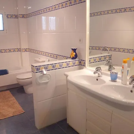 In Sleeps 8 Includes Swimming Pool Air Con And Wifi *